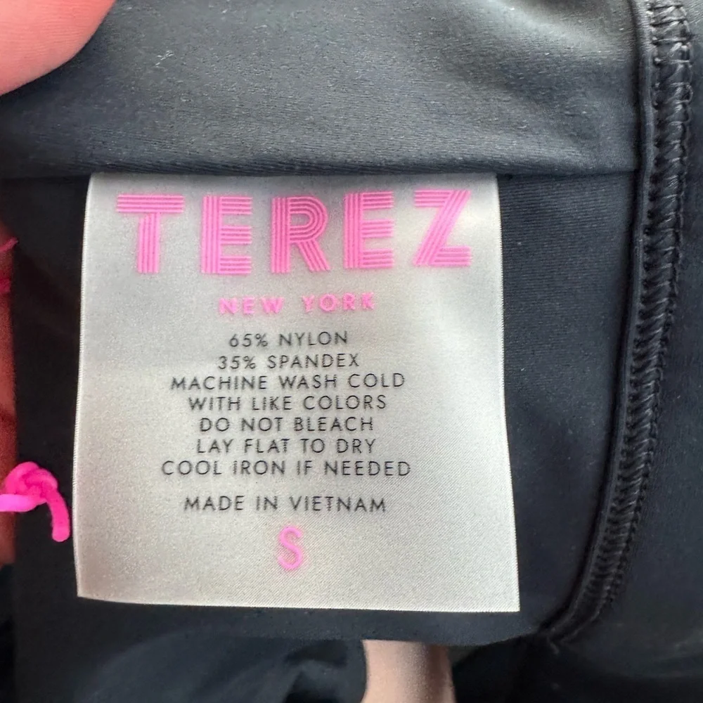 TEREZ NWT Black V-Neck Sports Bra 🖤 Size Small 🖤